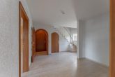 Diele - Einfa­mi­li­en­wohn­haus mit ausbau­barem Dach­ge­schoss und Doppel­ga­rage, Göppingen