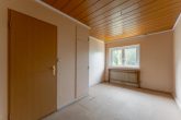 Kind EG - Groß­zü­giges Einfa­mi­li­en­haus in Fertig­bau­weise mit Garage auf großem Grund­stück – sofort beziehbar