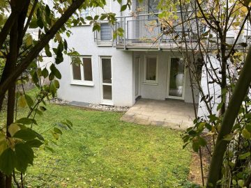 Schöne Erdgeschosswohnung mit Terrasse und kleinem Garten, 73066 Uhingen, Wohnung