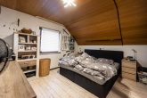 Schlafen - Kapi­tal­an­lage oder Eigen­nut­zung: 3-Zimmer-DG-Wohnung mit Winter­garten
