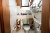 Separates WC - Kapi­tal­an­lage oder Eigen­nut­zung: 3-Zimmer-DG-Wohnung mit Winter­garten