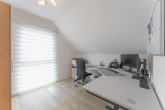 Büro im OG - Zukunfts­si­cher wohnen im Herzen von Hatten­hofen