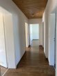 Flur - Sofort frei: 3 Zimmer-ETW. im 1.OG mit Balkon und Stell­platz